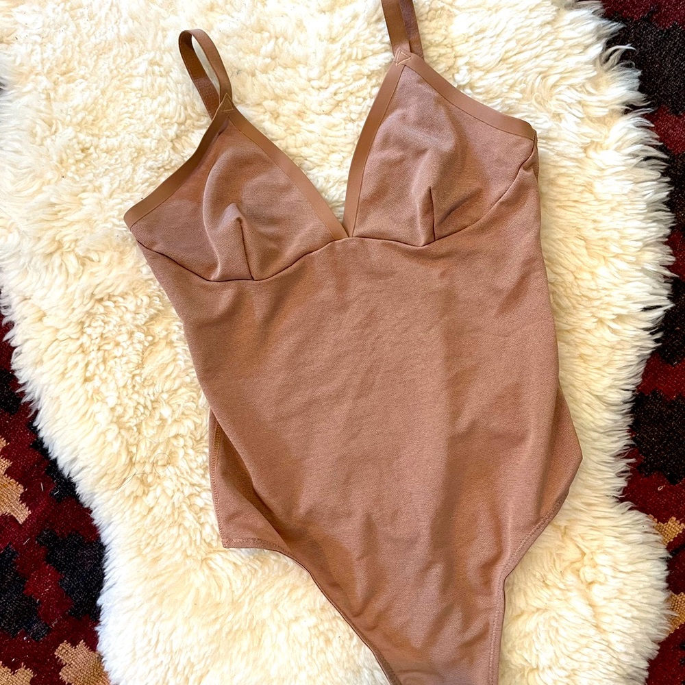 *NWT* SKIMS Mesh body suit